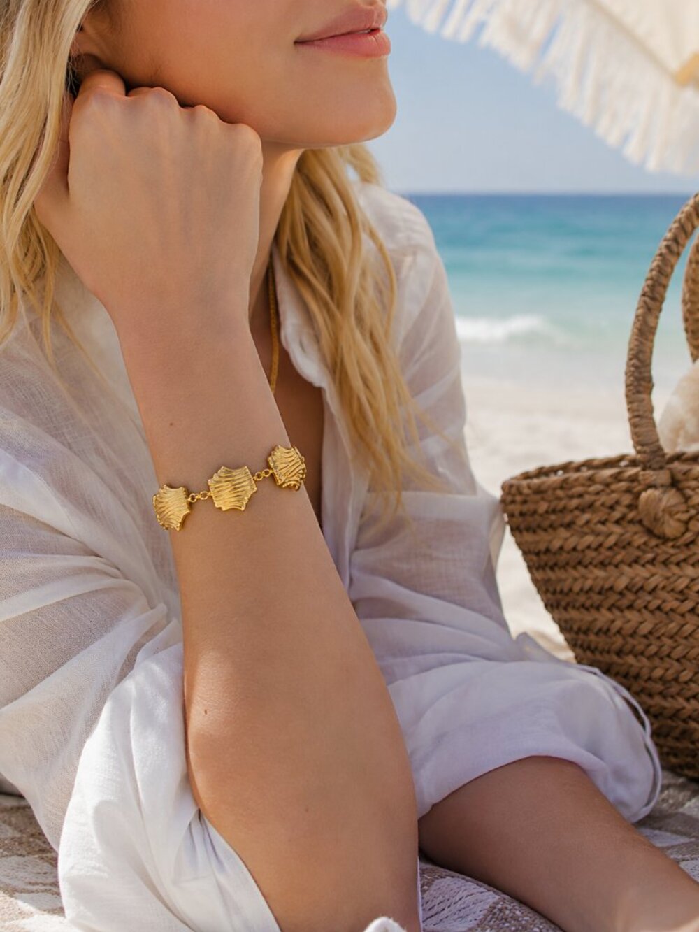 18K Gold Plated Shell Bracelet Stainless Steel Adjustable Coastal Beach Luxe NEW - Picture 2 of 7